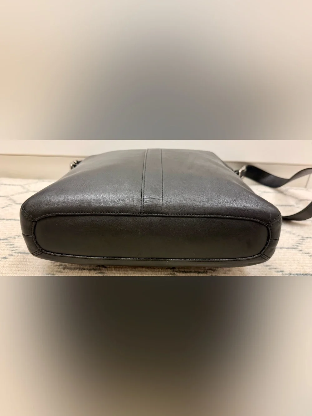 COACH Vintage Y2K Unisex Classic Black Leather Messenger Tote Crossbody Handbag